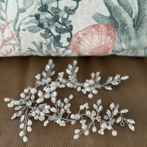 Elegant Silver and Pearl Hair Accessory